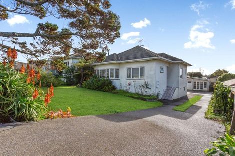 Photo of property in 34 Glenfern Road, Mellons Bay, Auckland, 2014