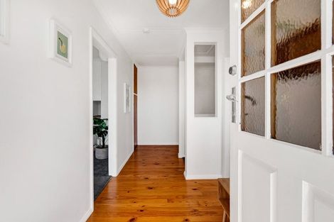 Photo of property in 1 Fairfax Terrace, Frankleigh Park, New Plymouth, 4310