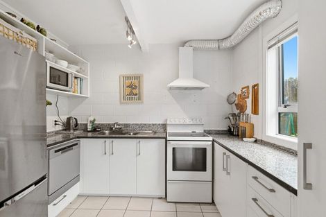 Photo of property in 116 Akaroa Drive, Maupuia, Wellington, 6022