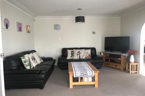 Photo of property in 49 Luton Avenue, Sunnyhills, Auckland, 2010