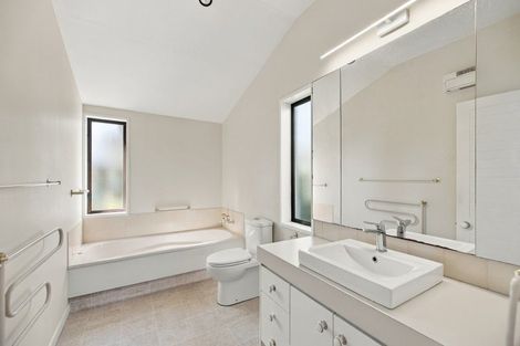 Photo of property in 11 Bankview Place, Amberley, 7410