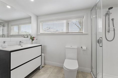 Photo of property in 18 Ridge Lane, New Plymouth, 4310