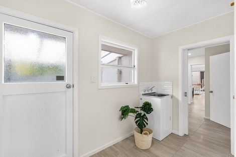 Photo of property in 37 Burnside Crescent, Burnside, Christchurch, 8053