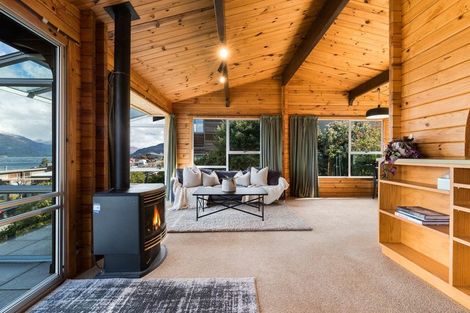 Photo of property in 20 Earnslaw Terrace, Queenstown, 9300