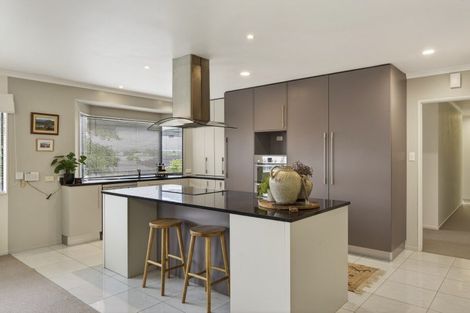 Photo of property in 15 Sandel Rise, Merrilands, New Plymouth, 4312