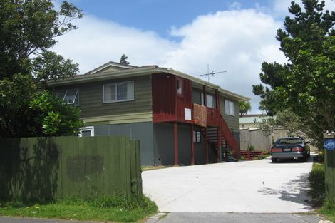 Photo of property in 4 Pureora Place, Clendon Park, Auckland, 2103