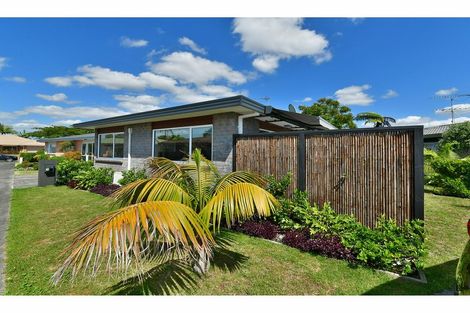 Photo of property in 2/54 Lakeside Drive, Orewa, 0931