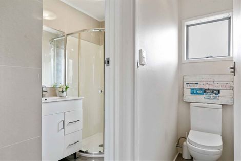 Photo of property in 1/2 Halberg Street, Glenfield, Auckland, 0629