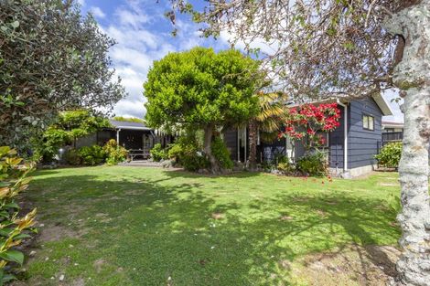 Photo of property in 15a Rosebank Grove, Waikanae, 5036