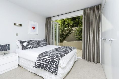 Photo of property in 17a The Strand, Takapuna, Auckland, 0622