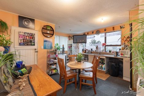 Photo of property in 10 Somerset Place, Cannons Creek, Porirua, 5024