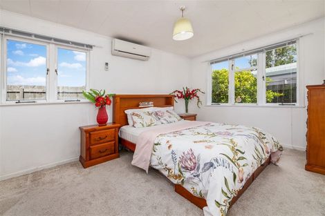 Photo of property in 2/176 Henderson Valley Road, Henderson, Auckland, 0612