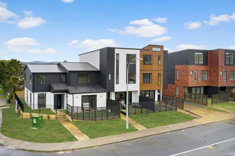 Photo of property in 35 Lewis Road, Pakuranga, Auckland, 2010