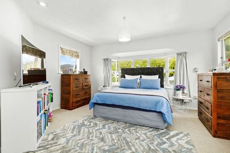 Photo of property in 64 Larsen Crescent, Tawa, Wellington, 5028
