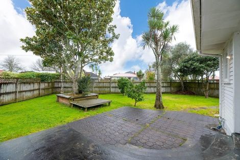 Photo of property in 38 Buscomb Avenue, Henderson, Auckland, 0610