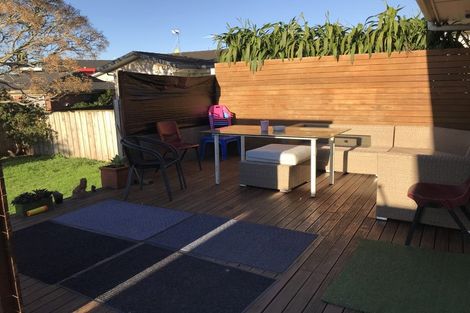 Photo of property in 28 Coles Crescent, Papakura, 2110