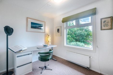 Photo of property in 9 Ruskin Road, Newlands, Wellington, 6037