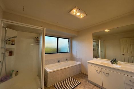 Photo of property in 21 Caltra Place, East Tamaki, Auckland, 2016