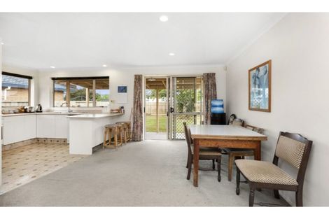 Photo of property in 10 Aldershot Place, Nawton, Hamilton, 3200