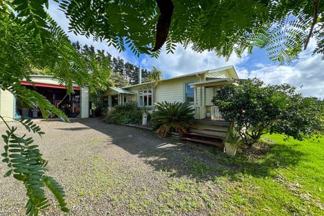 Photo of property in 2442 South Head Road, South Head, Helensville, 0874