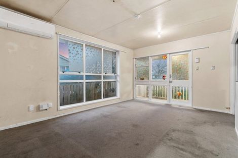 Photo of property in 21 Rountree Place, Conifer Grove, Takanini, 2112