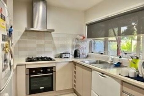 Photo of property in 2/3 Barron Drive, Green Bay, Auckland, 0604