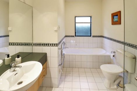 Photo of property in 122 Viewmont Drive, Harbour View, Lower Hutt, 5010