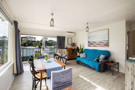 Photo of property in 100 Eighth Avenue, Urenui, 4377