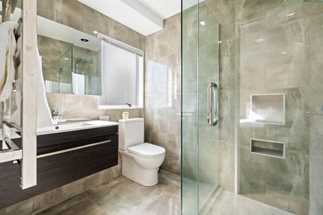 Photo of property in 2/21 Lochend Place, Highland Park, Auckland, 2010