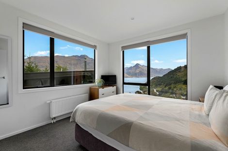 Photo of property in 15a Mackinnon Terrace, Sunshine Bay, Queenstown, 9300