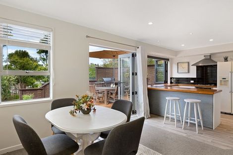 Photo of property in 5 Clensmore Place, Torbay, Auckland, 0630