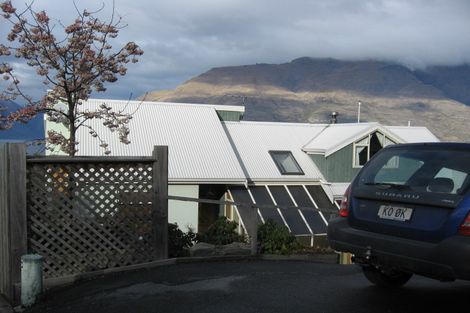Photo of property in 18 Evergreen Place, Sunshine Bay, Queenstown, 9300