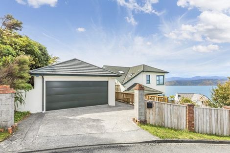 Photo of property in 156 Nevay Road, Karaka Bays, Wellington, 6022
