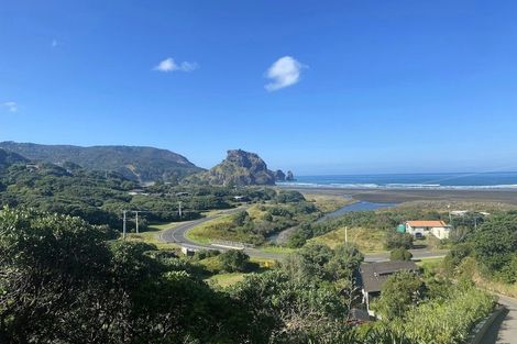 Photo of property in 175 Marine Parade North, Piha, New Lynn, 0772