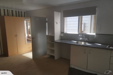 Photo of property in 8b Waimana Road, Conifer Grove, Takanini, 2112