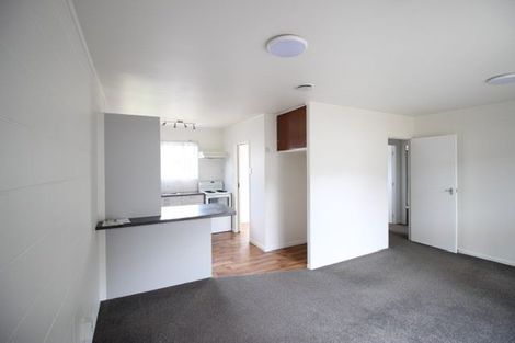 Photo of property in 2/587 Glenfield Road, Totara Vale, Auckland, 0629