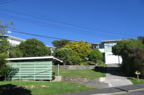 Photo of property in 5 Kahikatea Grove, Paparangi, Wellington, 6037
