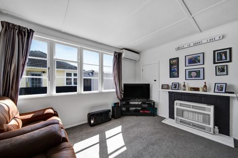 Photo of property in 10 Laurent Vc Street, Hawera, 4610