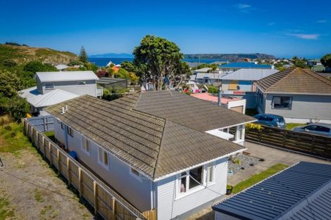 Photo of property in 2 Kapiti Crescent, Titahi Bay, Porirua, 5022