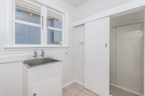 Photo of property in 27 Collins Avenue, Tawa, Wellington, 5028