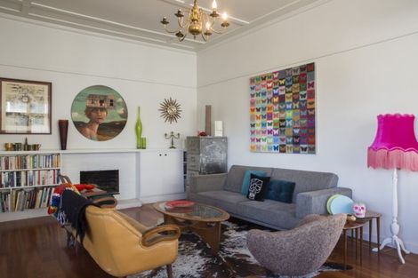 Photo of property in 45 Napier Terrace, Hospital Hill, Napier, 4110