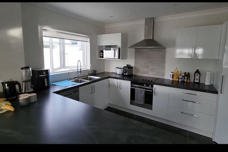 Photo of property in 10 Puroto Place, One Tree Point, 0118