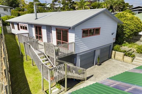 Photo of property in 39a Pohutukawa Avenue, Red Beach, 0932