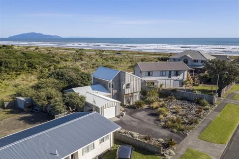 Photo of property in 12 Scott Avenue, Otaki Beach, Otaki, 5512