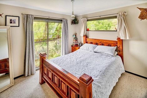 Photo of property in 9 Kenef Road, Paremata, Porirua, 5024