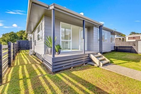 Photo of property in 1/58 Riversdale Drive, Merrilands, New Plymouth, 4312