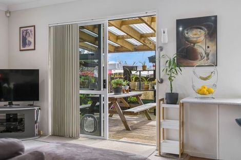 Photo of property in 30b Wellington Street, Pukekohe, 2120