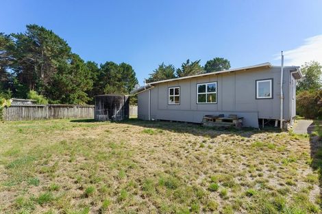 Photo of property in 4 Hokio Road, Hokio Beach, Levin, 5571