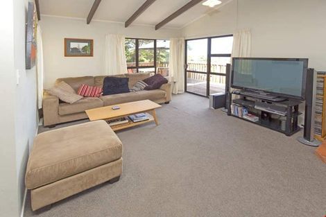 Photo of property in 23 Elliston Crescent, Stanmore Bay, Whangaparaoa, 0932