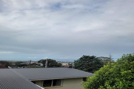 Photo of property in 2/23 Weldene Avenue, Glenfield, Auckland, 0629